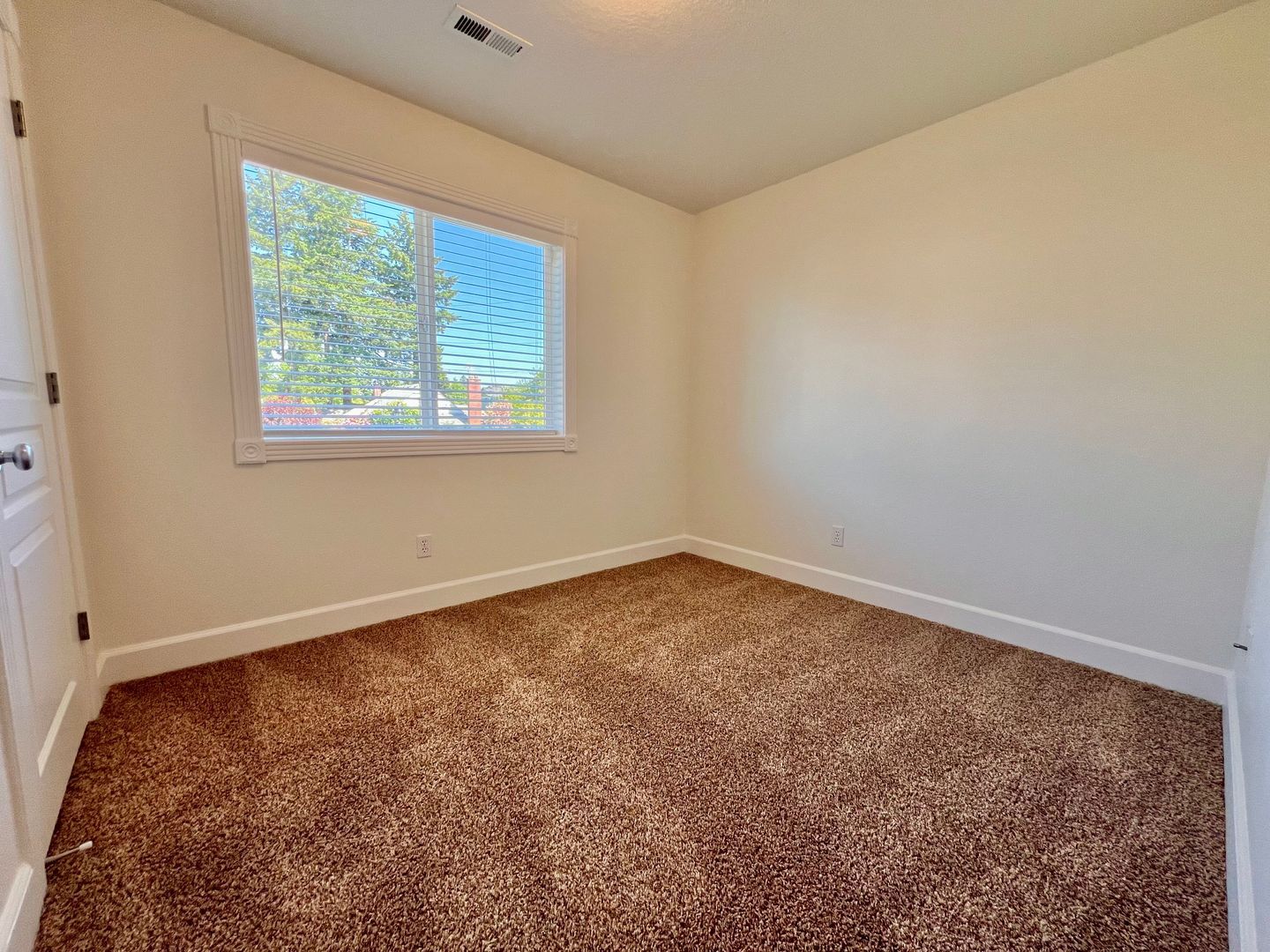 16733 NE Halsey St. - Portland - Oregon - 3 bed, 2.5 bath rental property