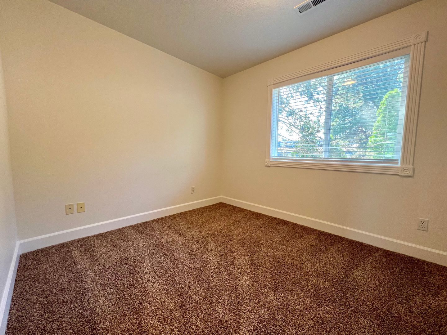 16733 NE Halsey St. - Portland - Oregon - 3 bed, 2.5 bath rental property