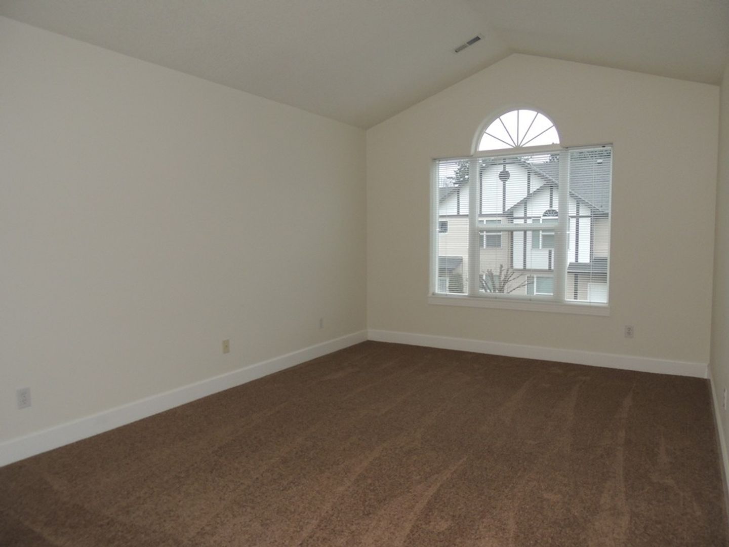 16733 NE Halsey St. - Portland - Oregon - 3 bed, 2.5 bath rental property