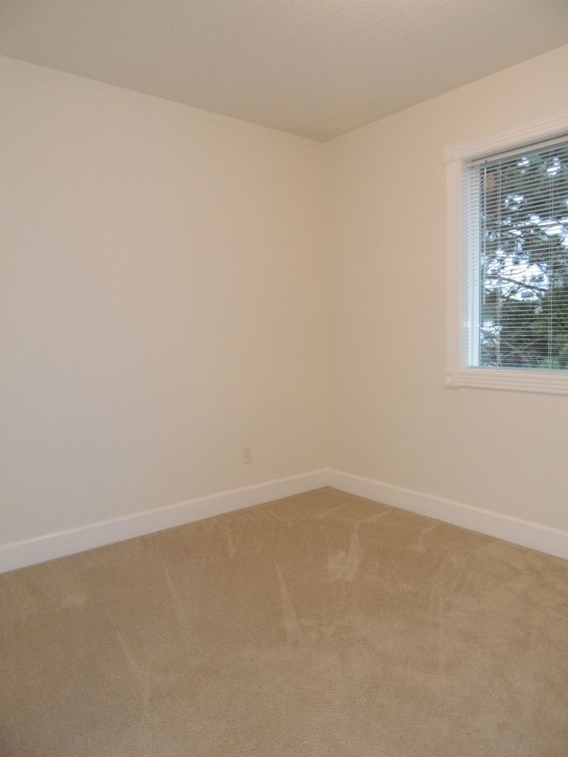 16733 NE Halsey St. - Portland - Oregon - 3 bed, 2.5 bath rental property