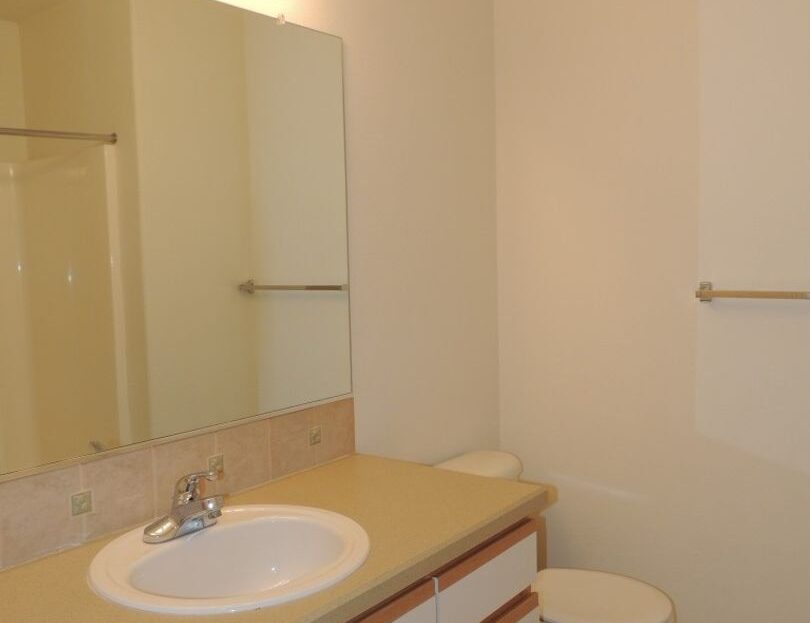 16733 NE Halsey St. - Portland - Oregon - 3 bed, 2.5 bath rental property