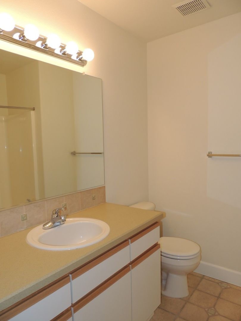 16733 NE Halsey St. - Portland - Oregon - 3 bed, 2.5 bath rental property