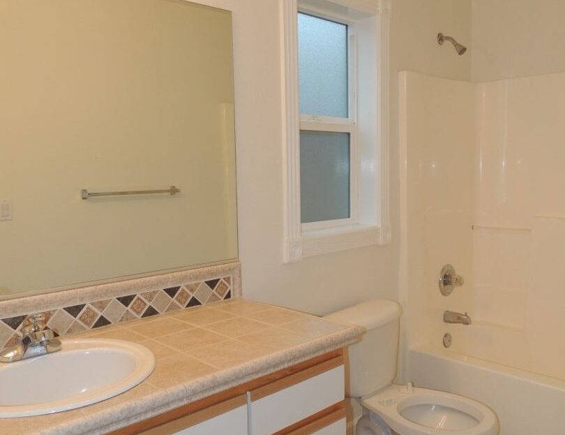 16733 NE Halsey St. - Portland - Oregon - 3 bed, 2.5 bath rental property