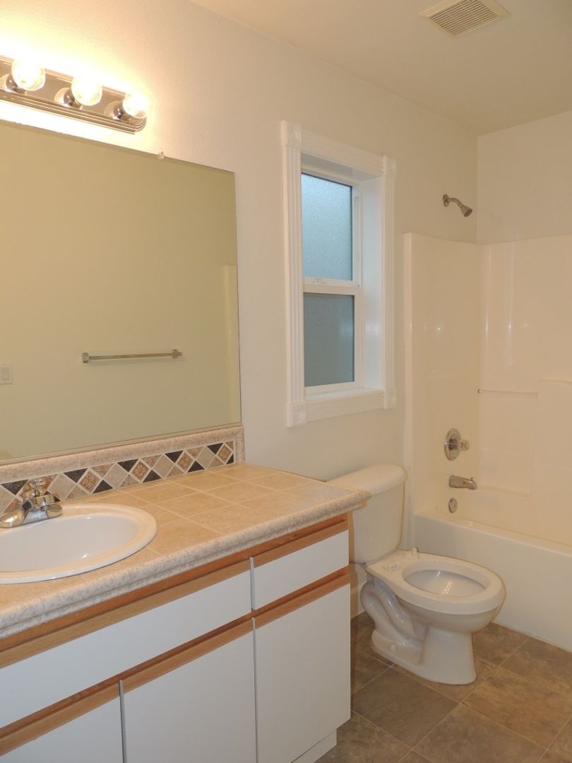 16733 NE Halsey St. - Portland - Oregon - 3 bed, 2.5 bath rental property