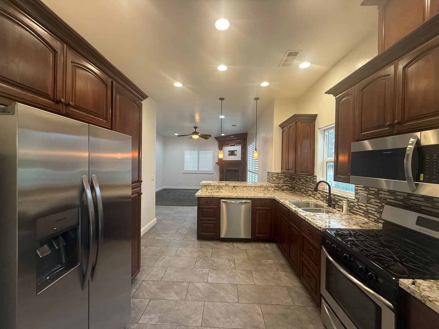 190 Lake Drive - Lemoore - California - 2 bed, 2 bath rental property