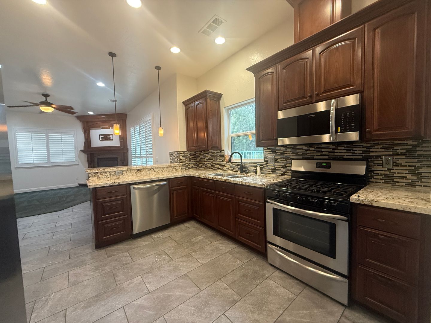 190 Lake Drive - Lemoore - California - 2 bed, 2 bath rental property