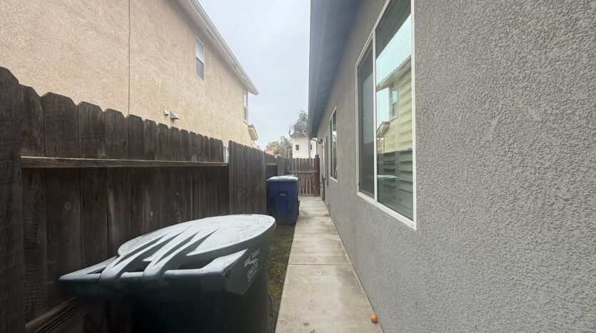 190 Lake Drive - Lemoore - California - 2 bed, 2 bath rental property