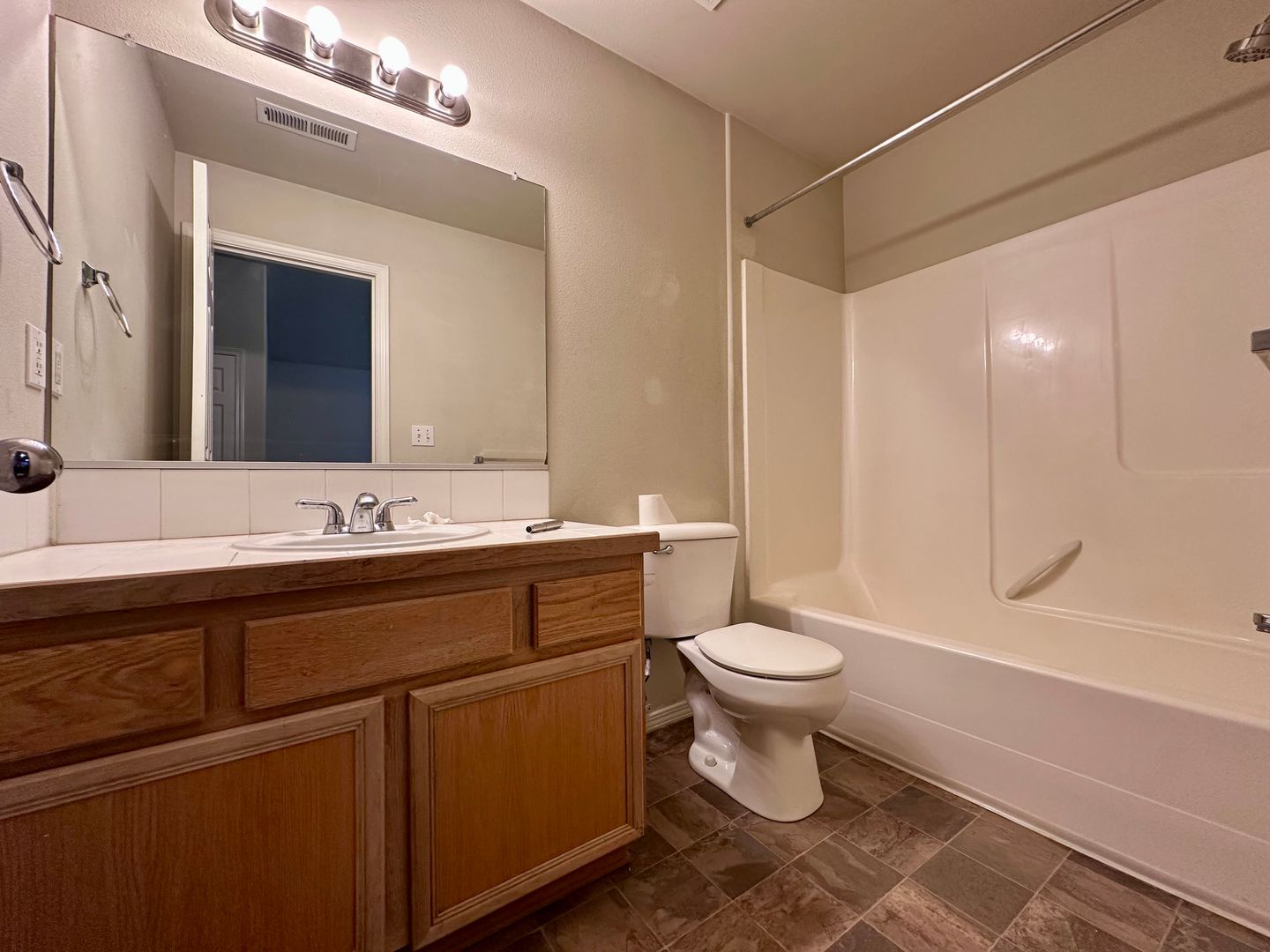 19135 SW Fernshire Ln - Aloha - Oregon - 3 bed, 3 bath rental property