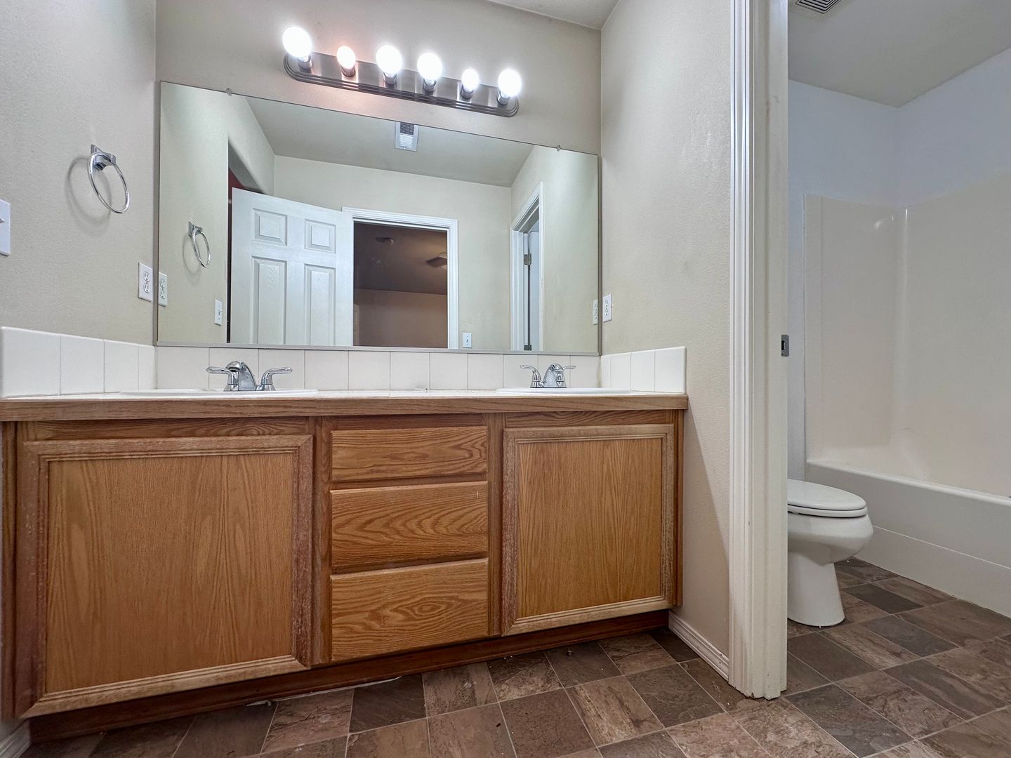 19135 SW Fernshire Ln - Aloha - Oregon - 3 bed, 3 bath rental property