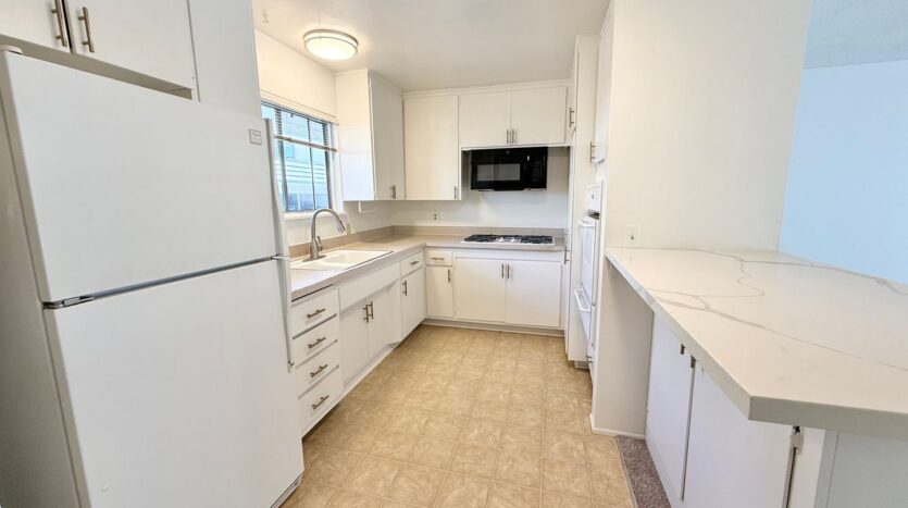 2225 Glenneyre St, #I - Laguna Beach - California - 2 bed, 1 bath rental property