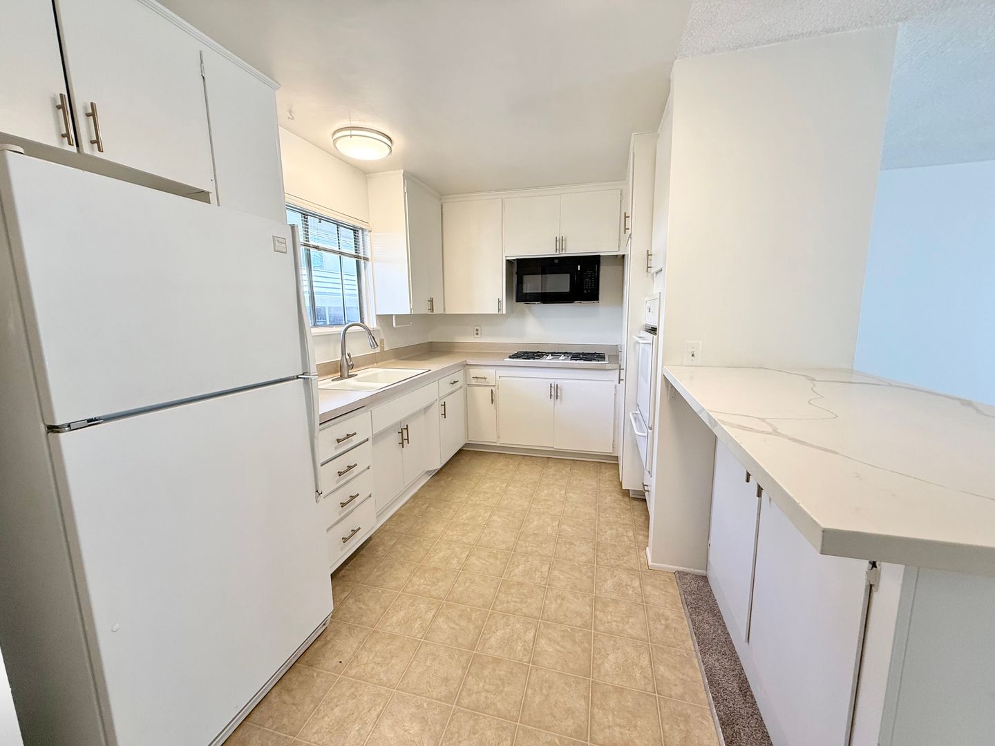 2225 Glenneyre St, #I - Laguna Beach - California - 2 bed, 1 bath rental property