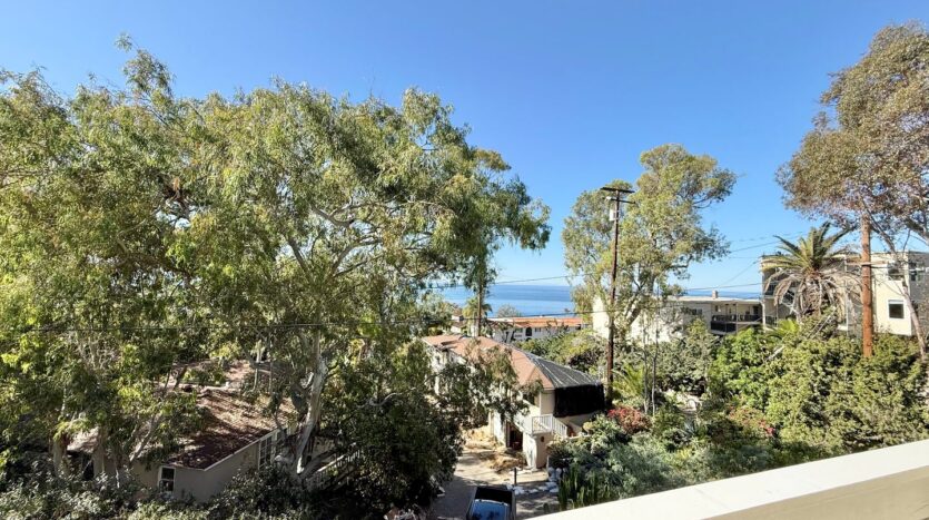 2225 Glenneyre St, #I - Laguna Beach - California - 2 bed, 1 bath rental property