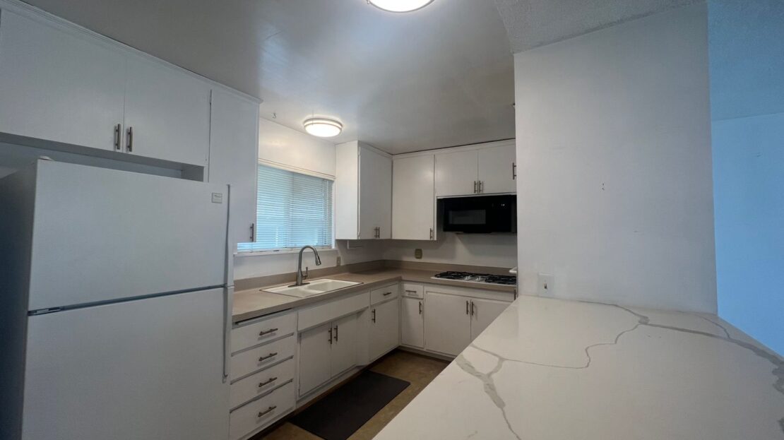 2225 Glenneyre St, #I - Laguna Beach - California - 2 bed, 1 bath rental property