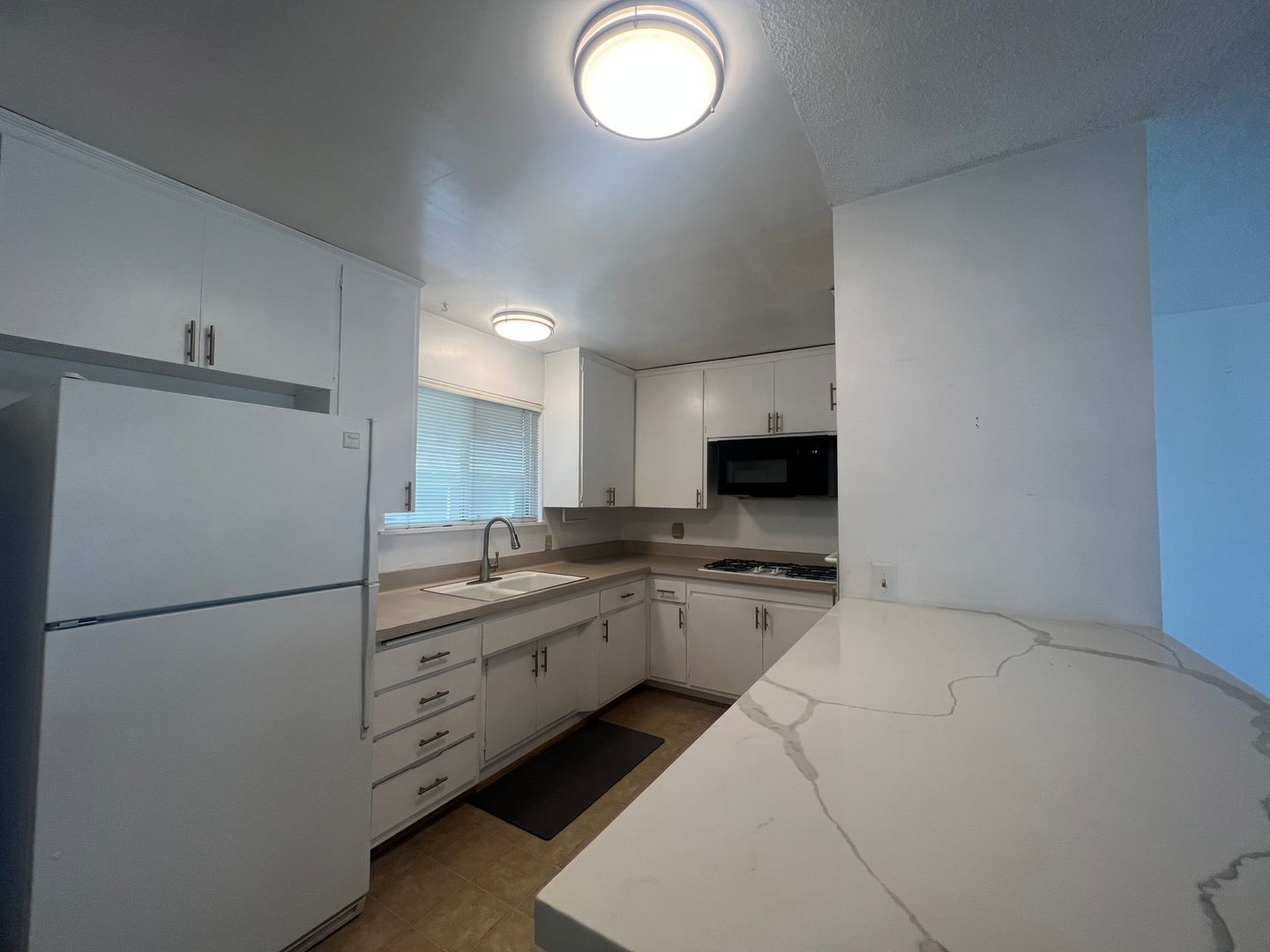 2225 Glenneyre St, #I - Laguna Beach - California - 2 bed, 1 bath rental property