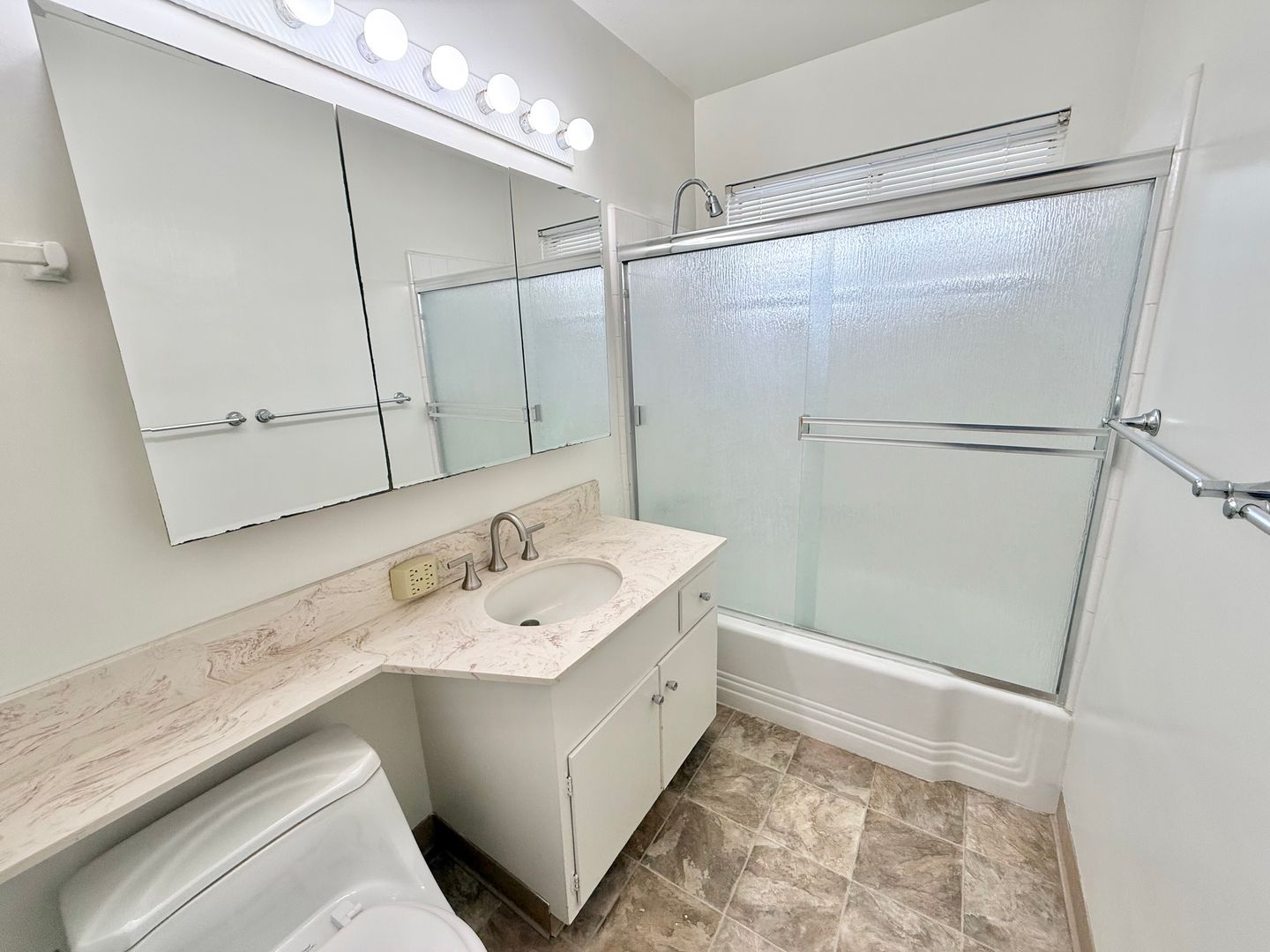 2225 Glenneyre St, #I - Laguna Beach - California - 2 bed, 1 bath rental property