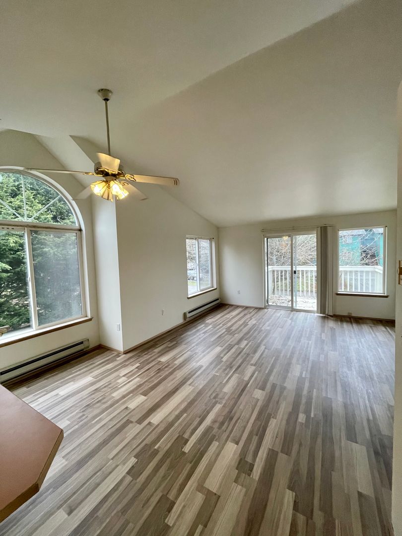 2227 VALENCIA - # 202 - Bellingham - Washington - 2 bed, 1 bath rental property