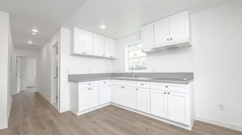 250 E 79th St - 1/2  - Los Angeles - California - 3 bed, 2 bath rental property