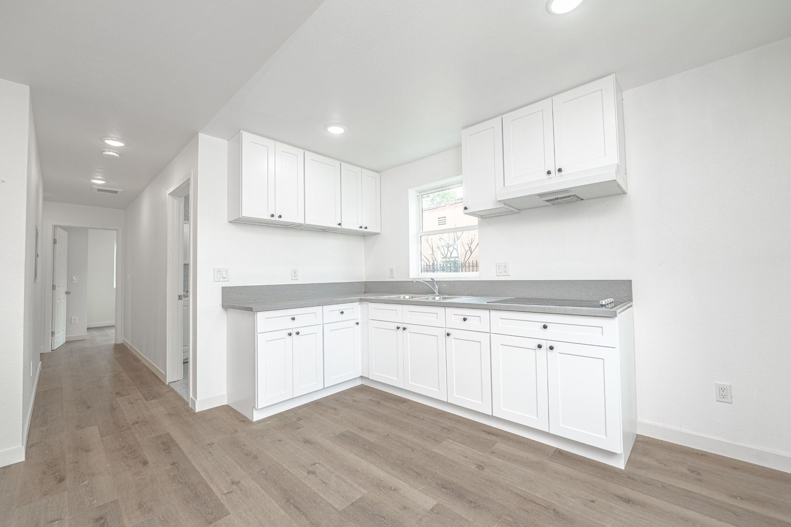 250 E 79th St - 1/2  - Los Angeles - California - 3 bed, 2 bath rental property