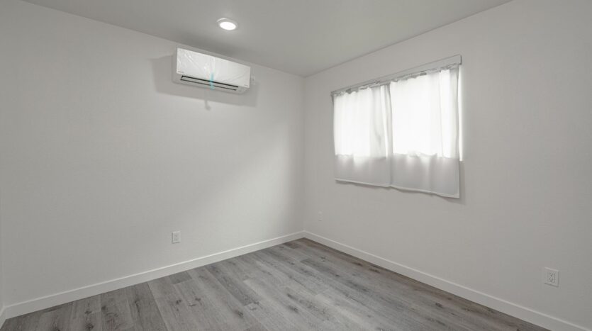 250 E 79th St - 1/2  - Los Angeles - California - 3 bed, 2 bath rental property