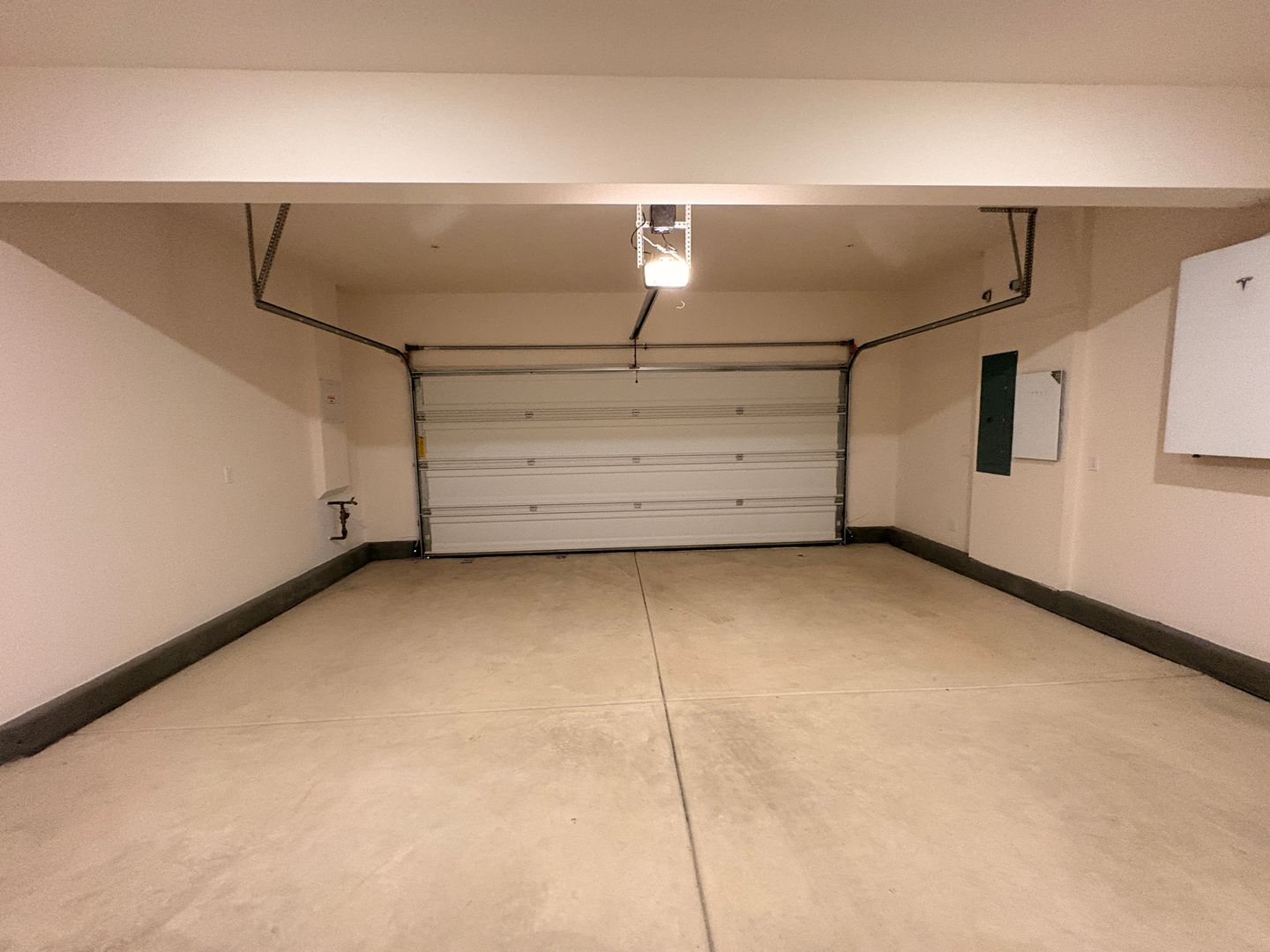 2643 E Hyde Paseo - Ontario - California - 3 bed, 2.5 bath rental property