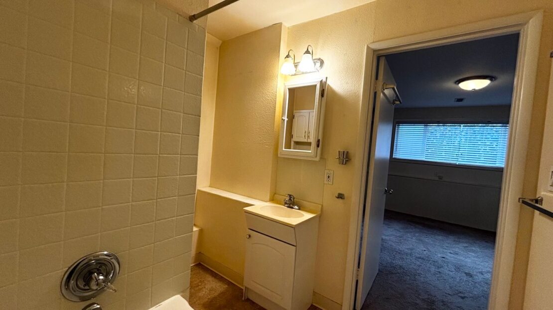 2765-A NW Quimby Street - Portland - Oregon - 1 bed, 1 bath rental property