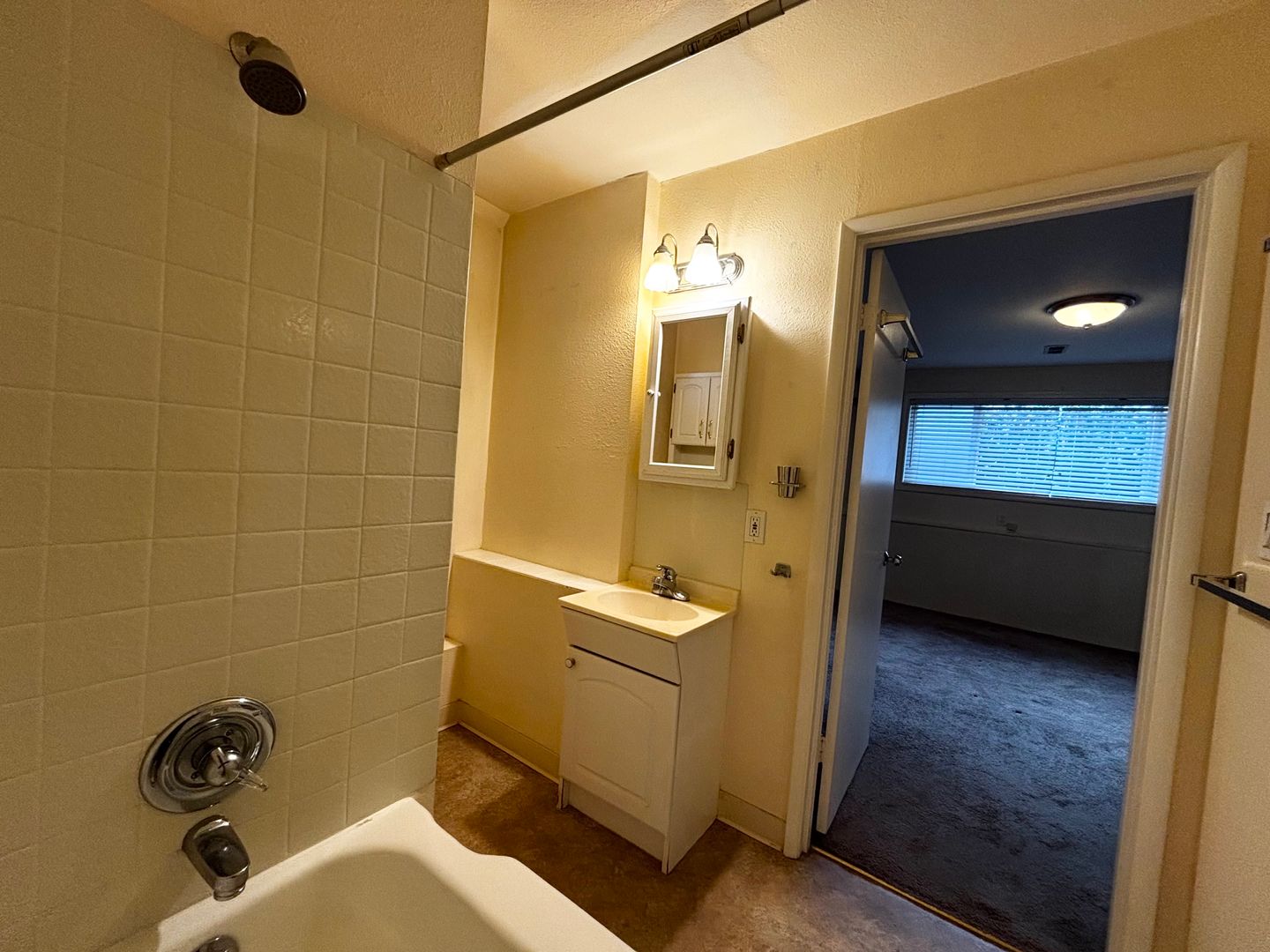 2765-A NW Quimby Street - Portland - Oregon - 1 bed, 1 bath rental property