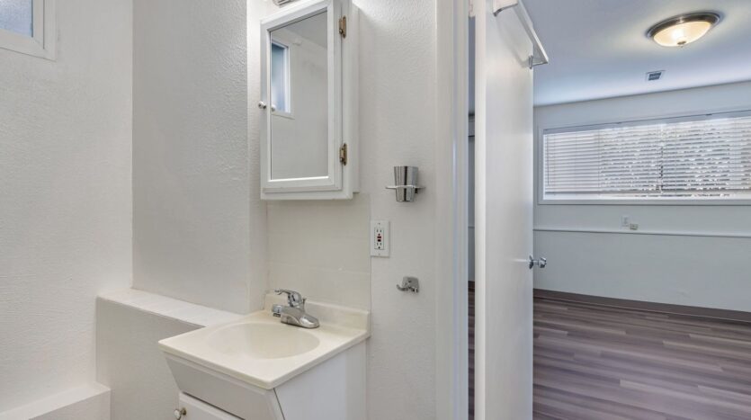 2765-A NW Quimby Street - Portland - Oregon - 1 bed, 1 bath rental property