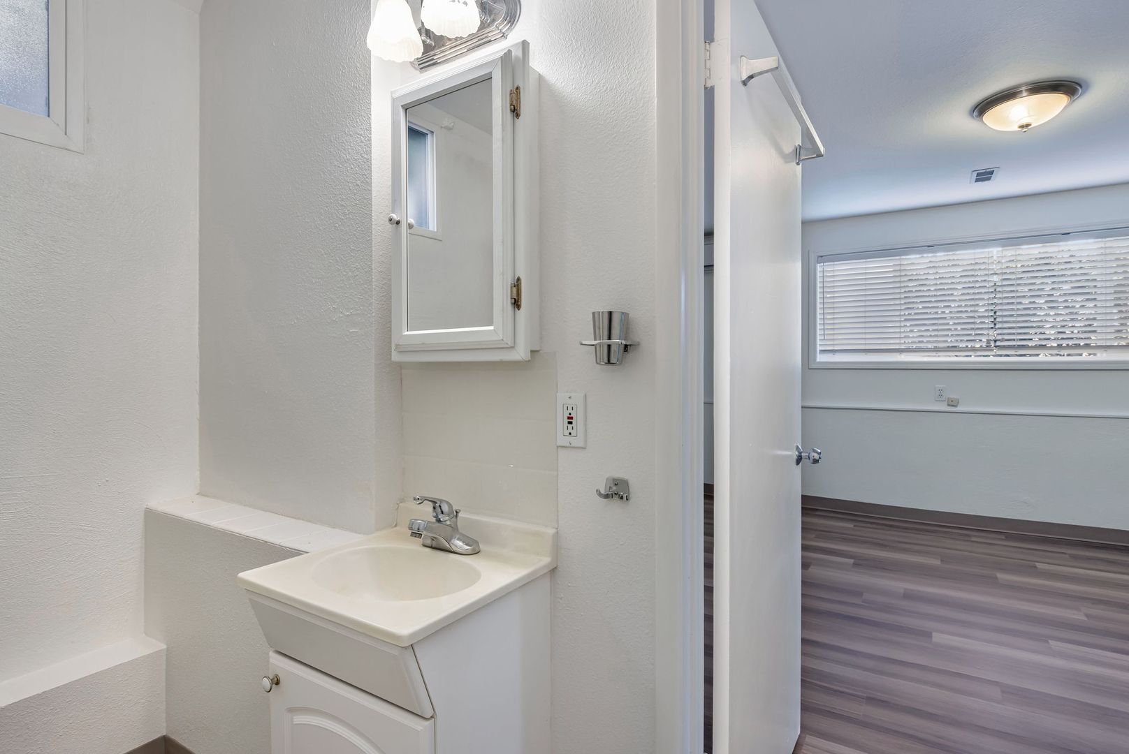 2765-A NW Quimby Street - Portland - Oregon - 1 bed, 1 bath rental property