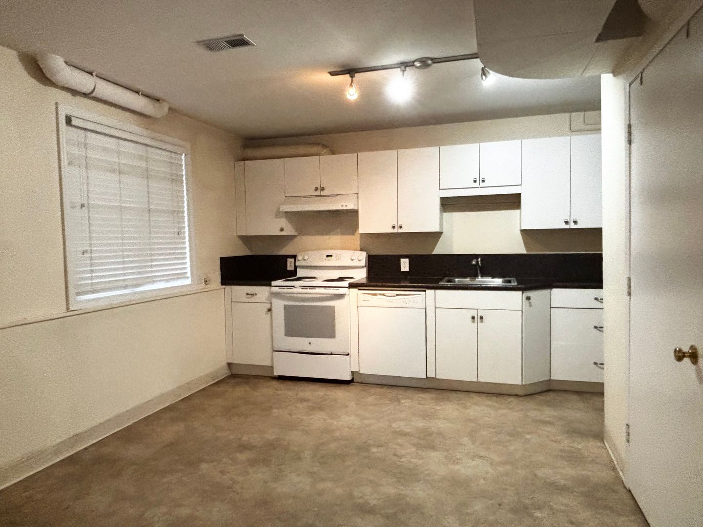 2765-A NW Quimby Street - Portland - Oregon - 1 bed, 1 bath rental property