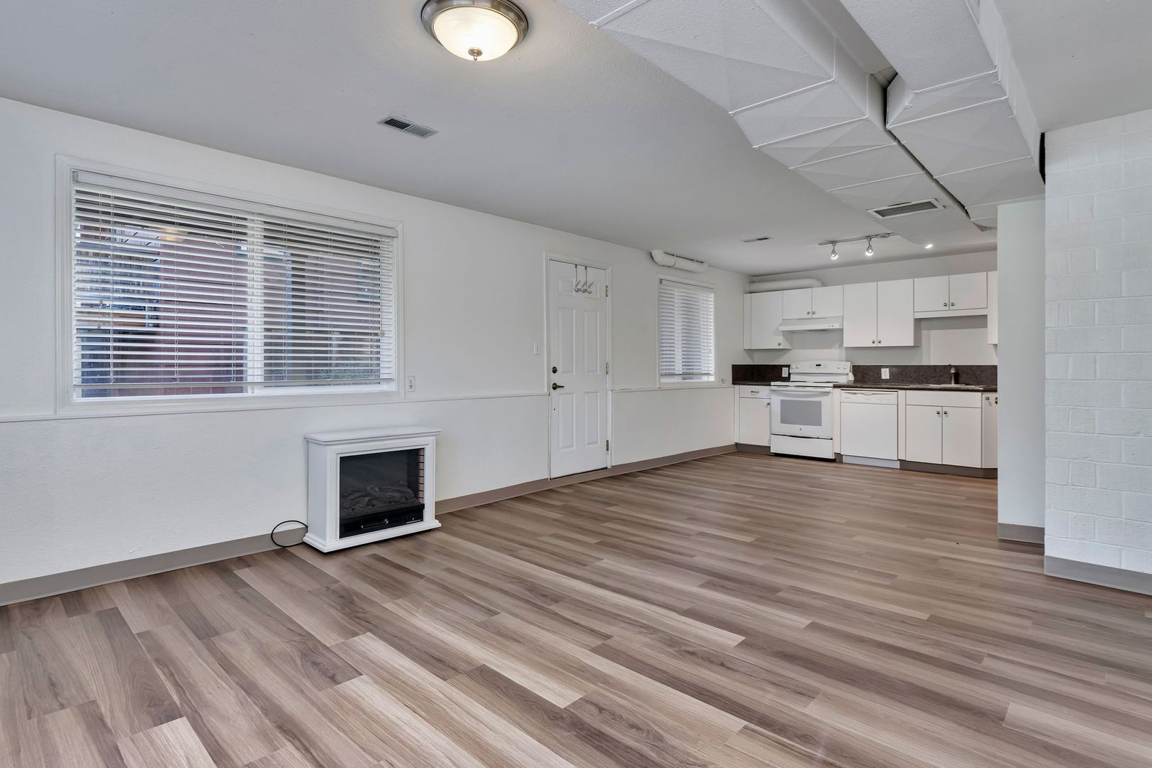 2765-A NW Quimby Street - Portland - Oregon - 1 bed, 1 bath rental property