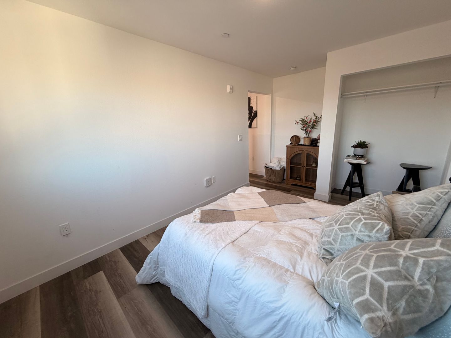 2837 San Marino St.  - Los Angeles - California - 1 bed, 1 bath rental property