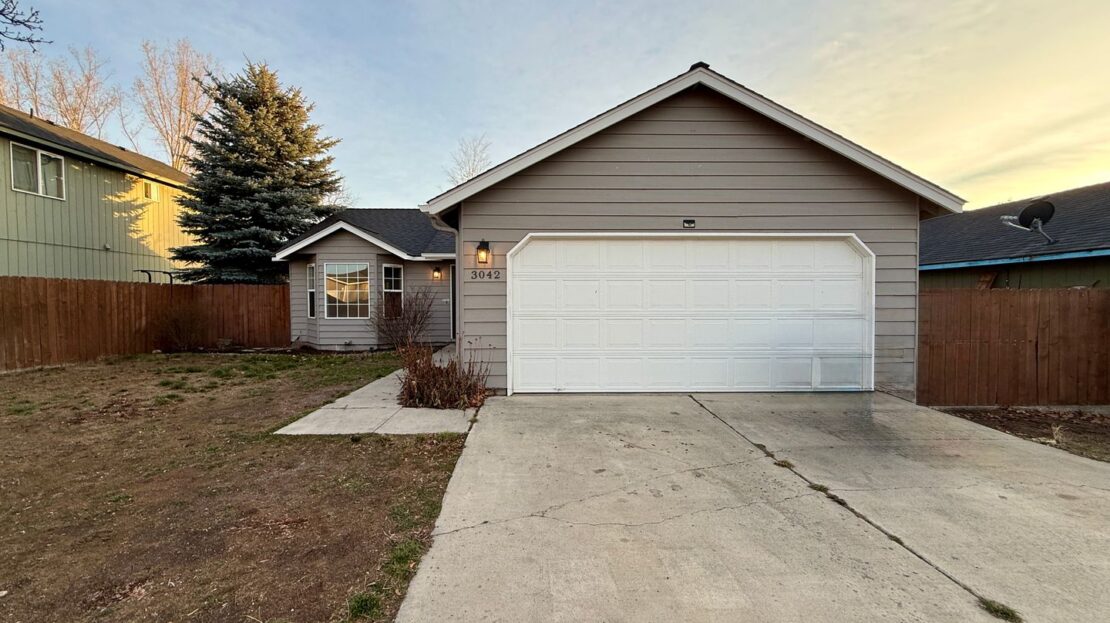 3042 SW Quartz Ave - Redmond - Oregon - 3 bed, 2 bath rental property