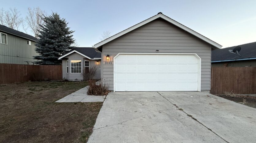 3042 SW Quartz Ave - Redmond - Oregon - 3 bed, 2 bath rental property