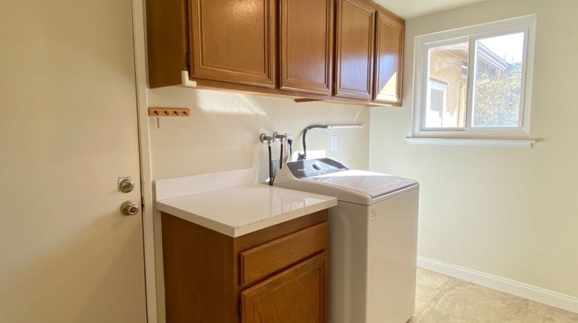 3225 Hidden Creek Ave - Thousand Oaks - California - 3 bed, 3 bath rental property