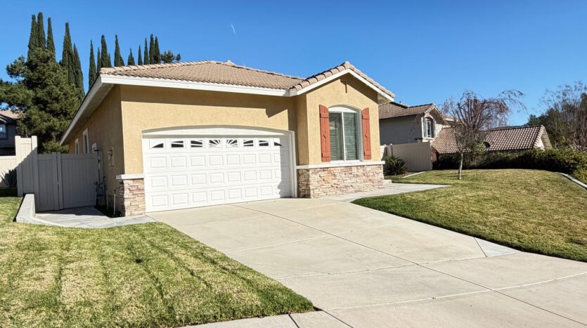 32900 Adelante St - Temecula - California - 4 bed, 2 bath rental property