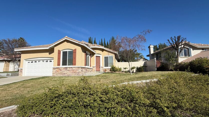 32900 Adelante St - Temecula - California - 4 bed, 2 bath rental property