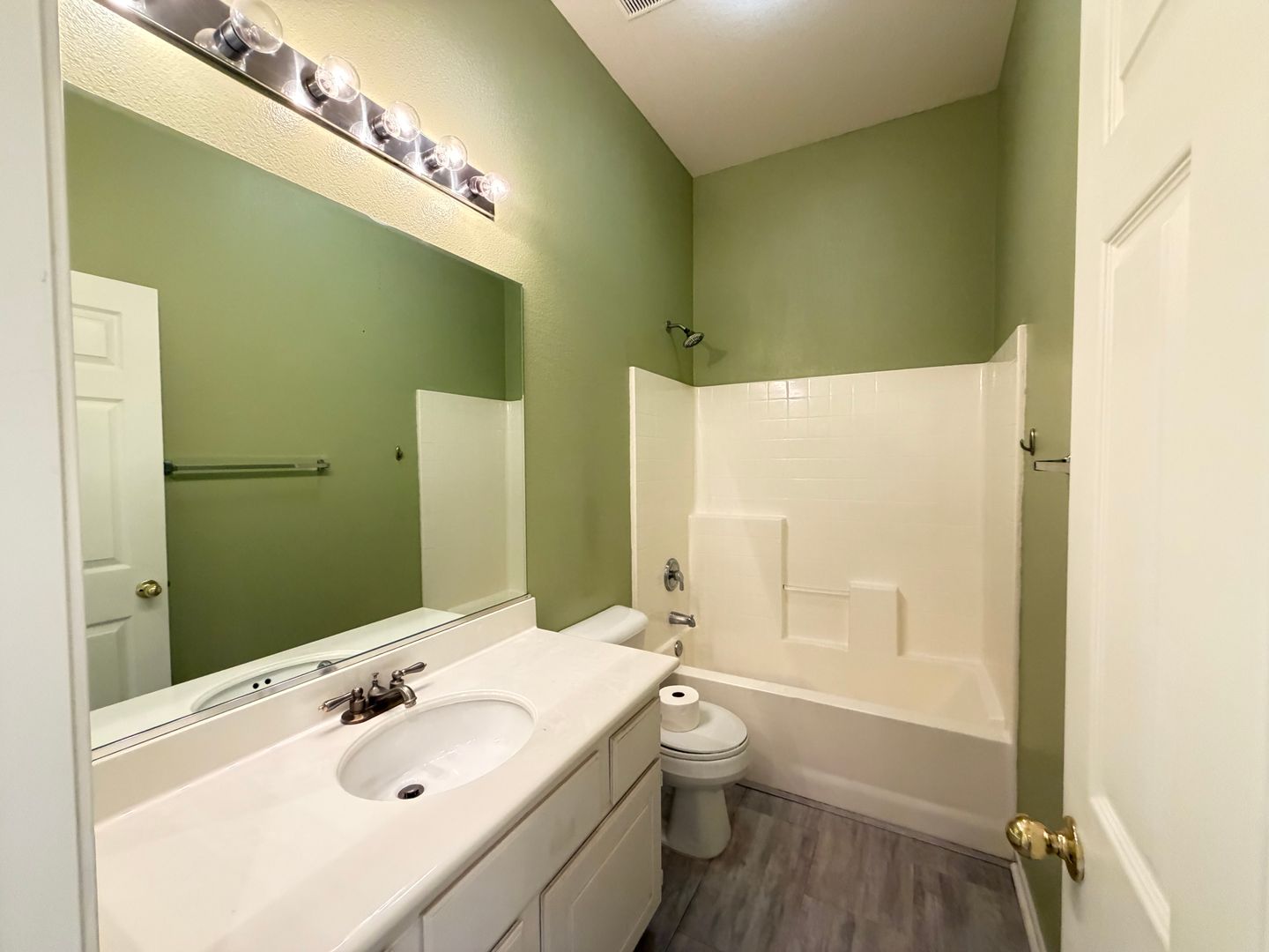 32900 Adelante St - Temecula - California - 4 bed, 2 bath rental property