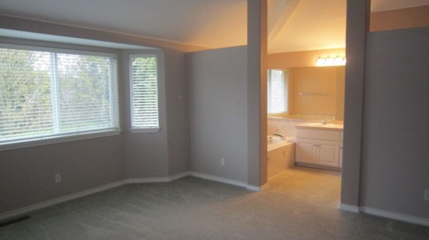 3380 NW Blackcomb Drive - Portland - Oregon - 6 bed, 3 bath rental property