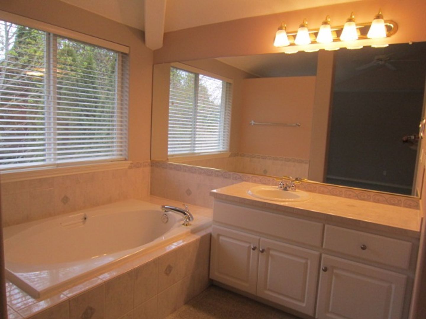 3380 NW Blackcomb Drive - Portland - Oregon - 6 bed, 3 bath rental property