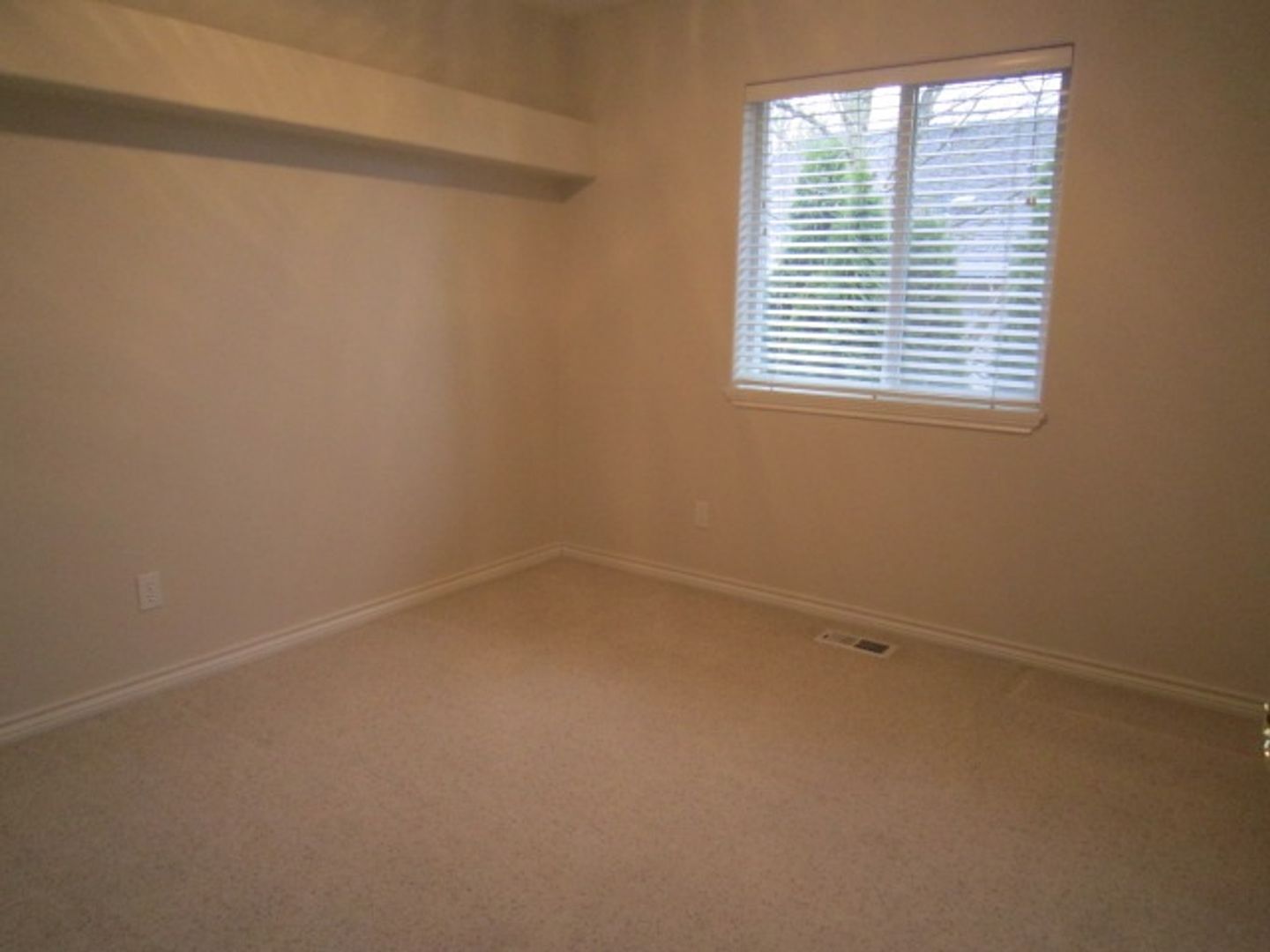 3380 NW Blackcomb Drive - Portland - Oregon - 6 bed, 3 bath rental property