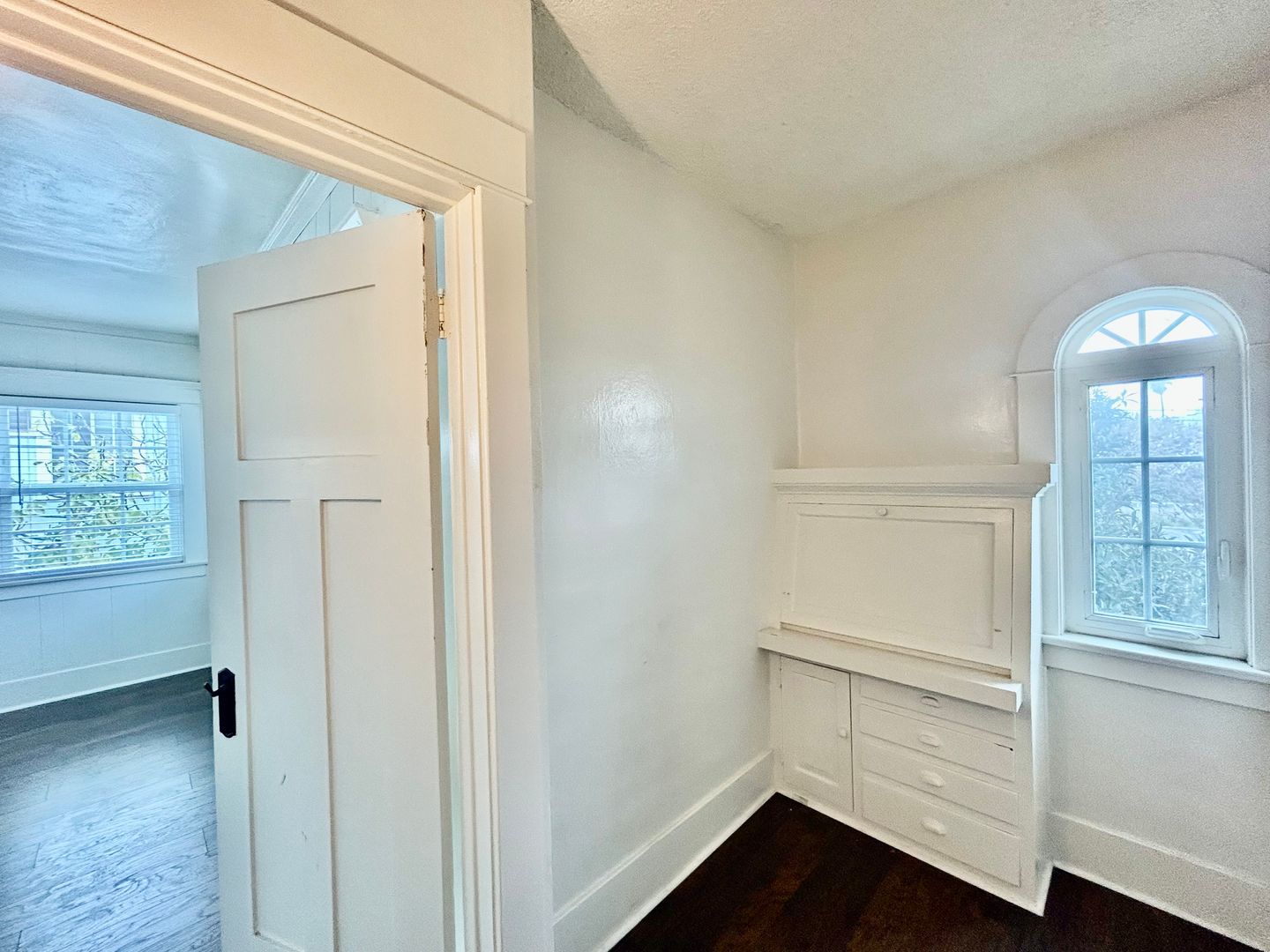 3520-3526  White House Place - Los Angeles - California - 1 bed, 1 bath rental property