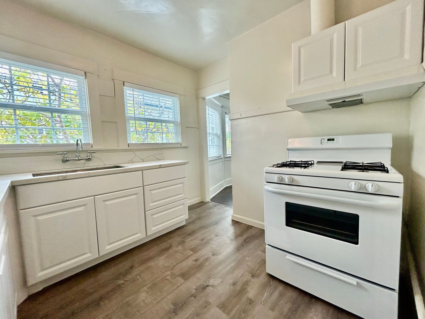 3520-3526  White House Place - Los Angeles - California - 1 bed, 1 bath rental property