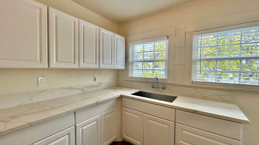 3520-3526  White House Place - Los Angeles - California - 1 bed, 1 bath rental property