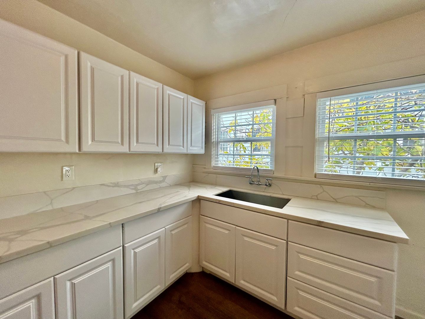 3520-3526  White House Place - Los Angeles - California - 1 bed, 1 bath rental property