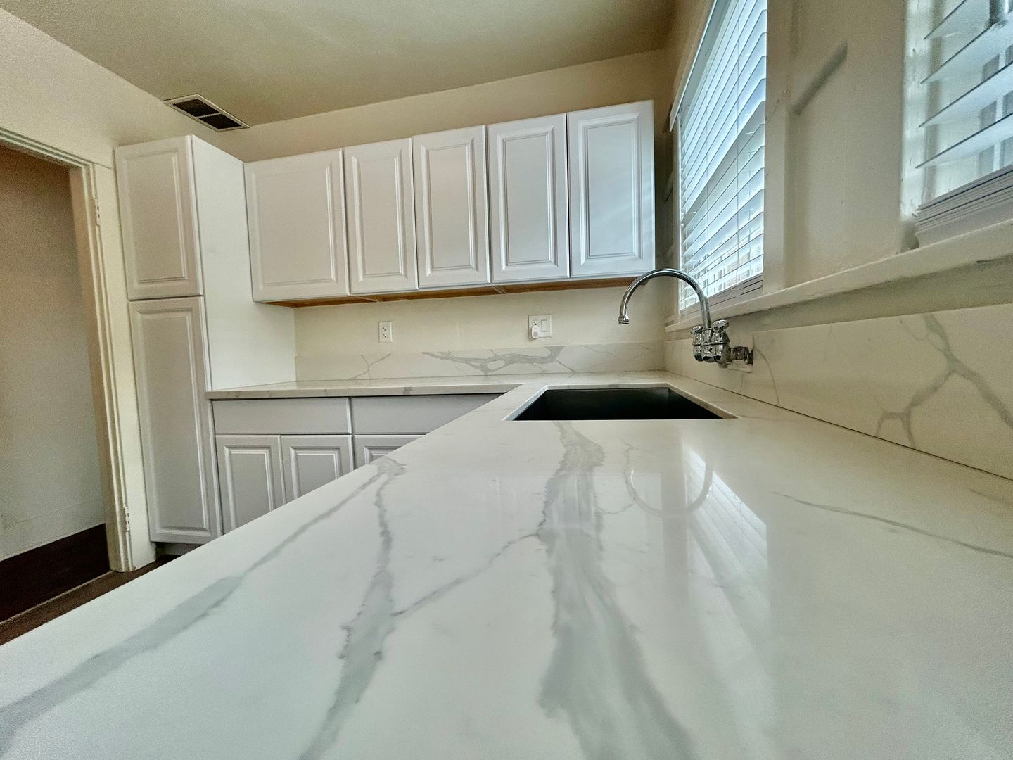 3520-3526  White House Place - Los Angeles - California - 1 bed, 1 bath rental property