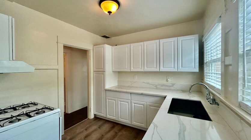3520-3526  White House Place - Los Angeles - California - 1 bed, 1 bath rental property