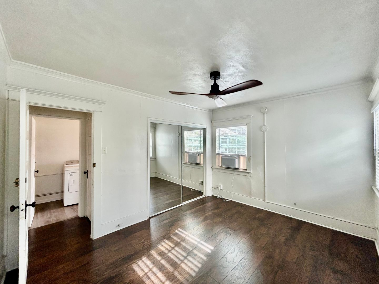 3520-3526  White House Place - Los Angeles - California - 1 bed, 1 bath rental property