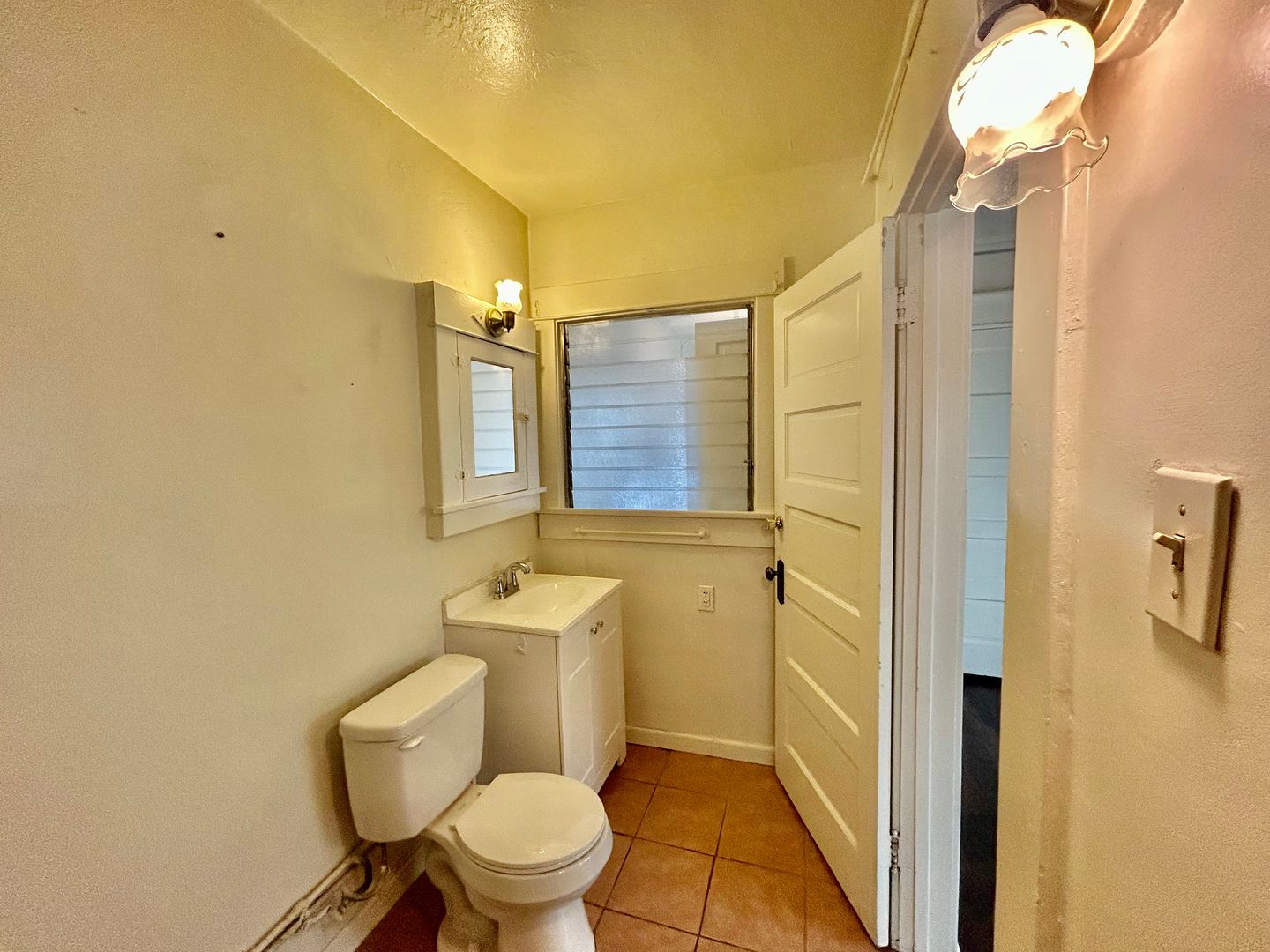 3520-3526  White House Place - Los Angeles - California - 1 bed, 1 bath rental property