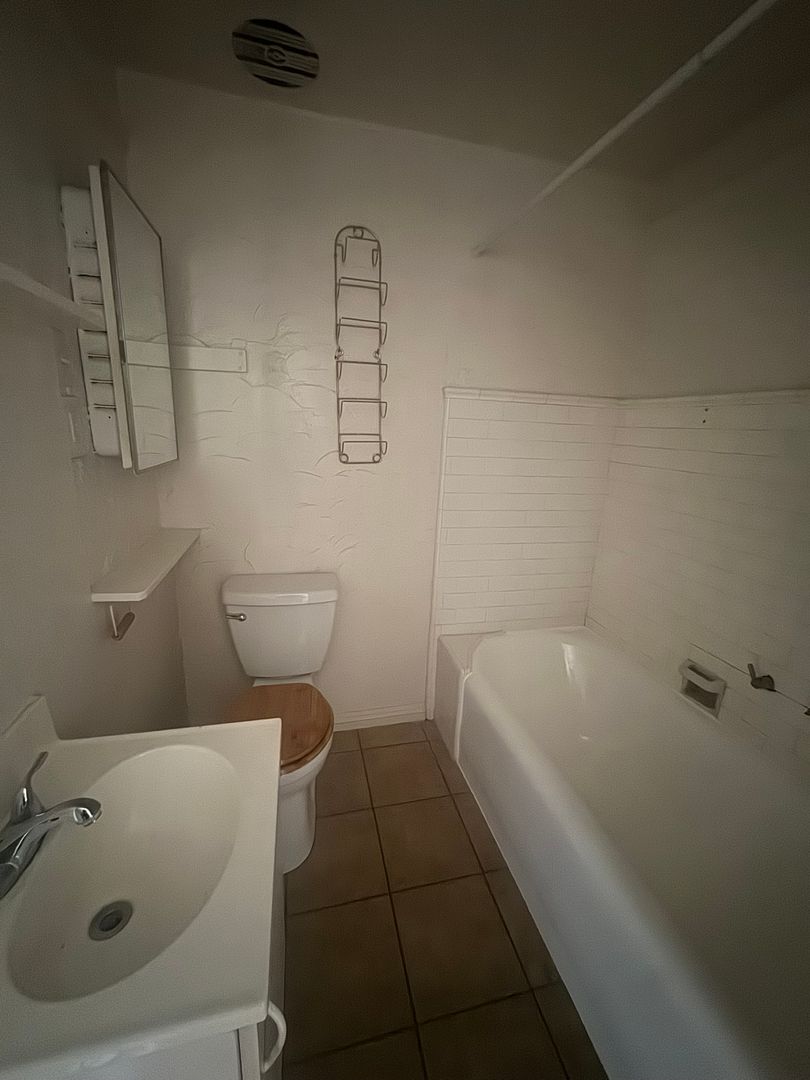 361 Walnut Ave  - Long Beach - California - 2 bed, 1 bath rental property