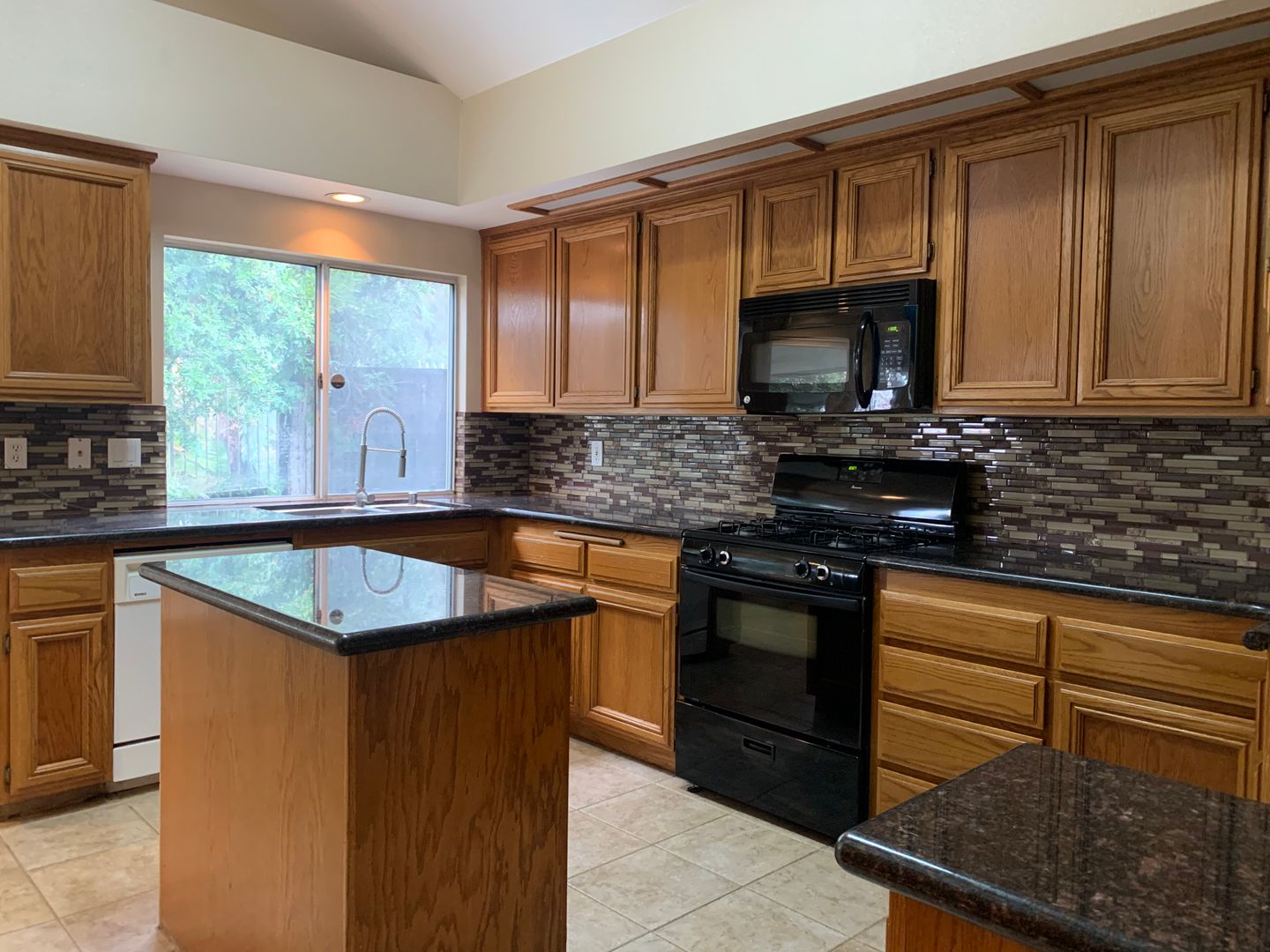 39567 Willowbend Dr - Murrieta - California - 3 bed, 2 bath rental property